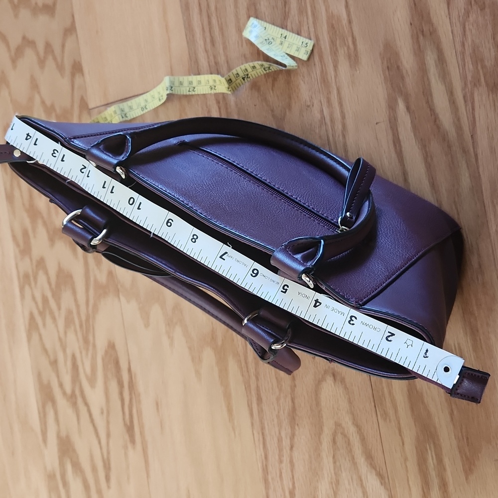 Elegant WineTote with Bow Detail - Picture 14 of 17
